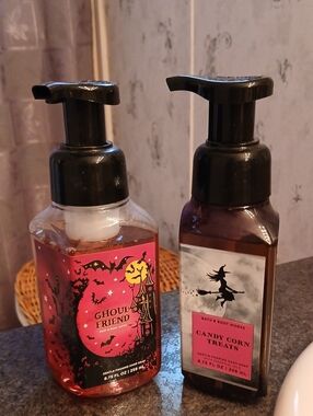 Bath & Body Works Pink & Black Candy Corn Treats Foaming Hand Soap Duo